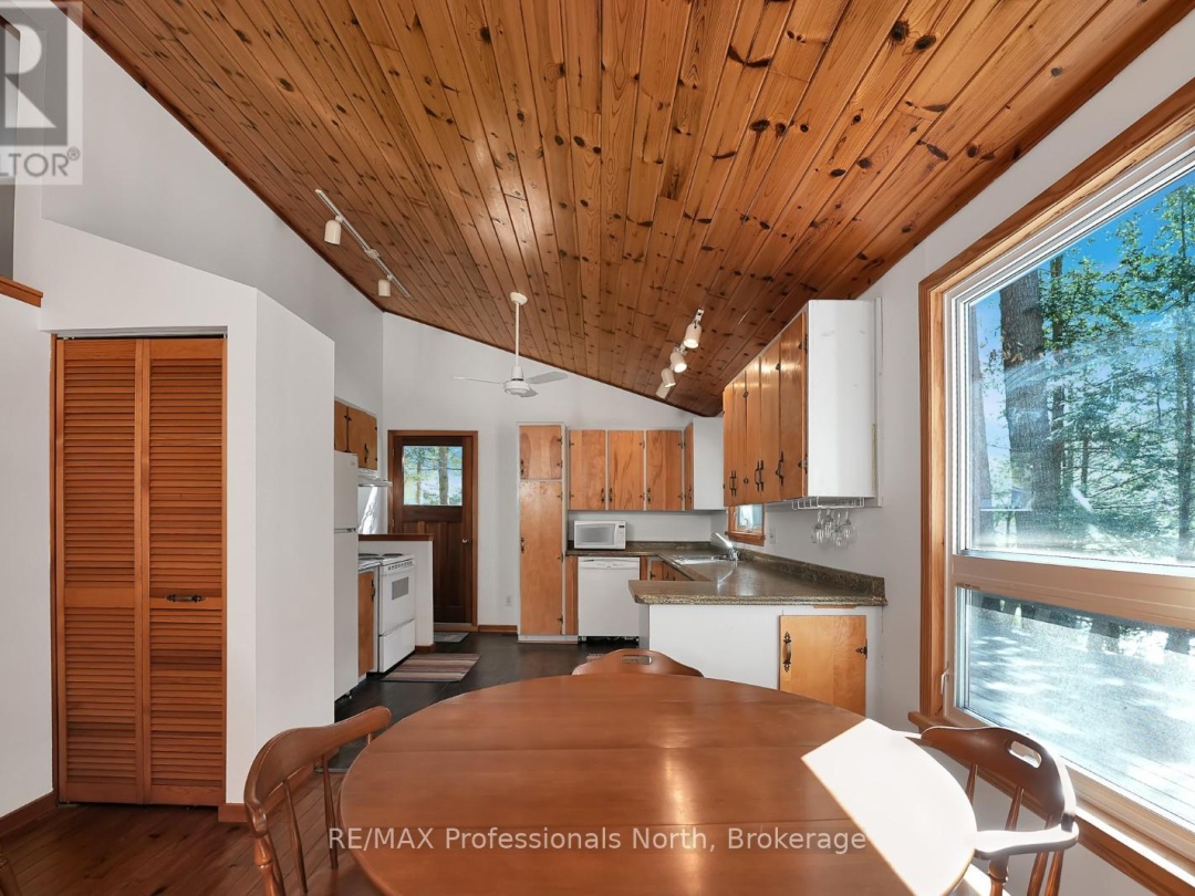 6547 Kennisis Lake Road, Kennisis Lake