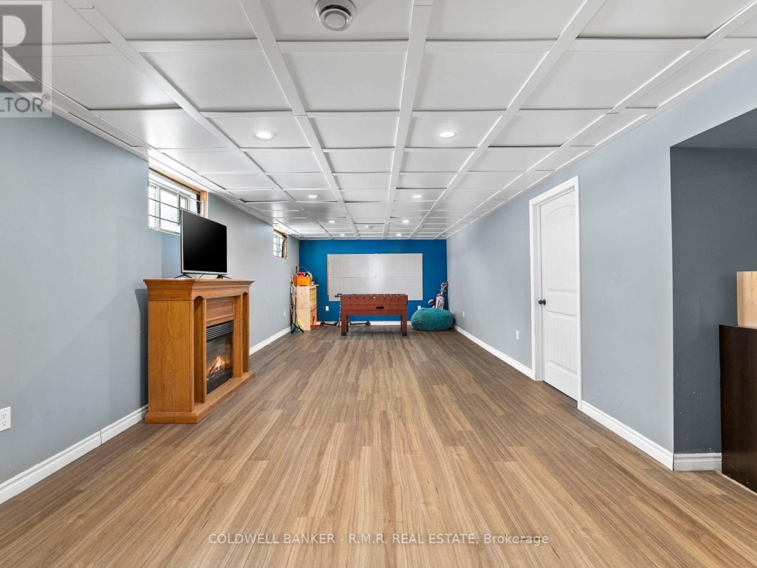 84 Pinewood Boulevard, Canal Lake