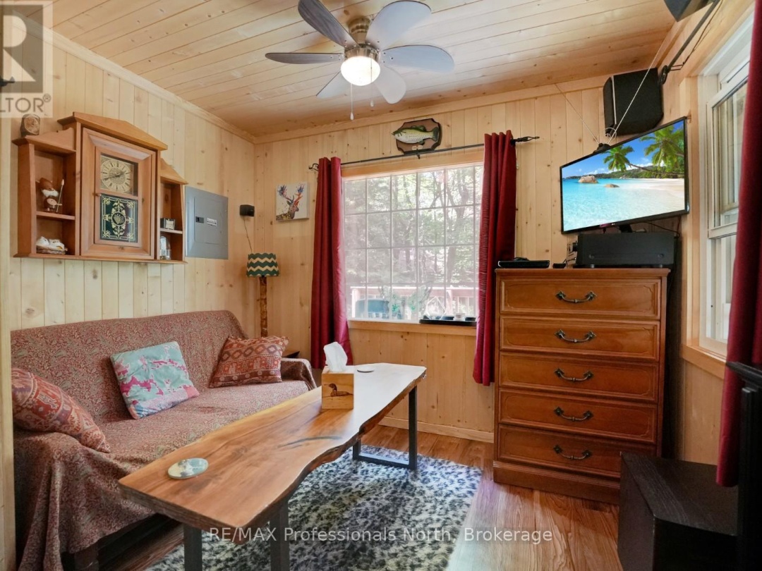1279 ENGLISH CIRCLE, 