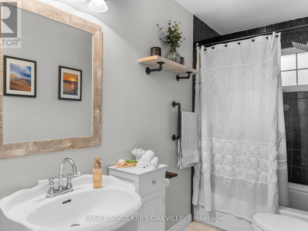 216 ROBINS POINT ROAD, 