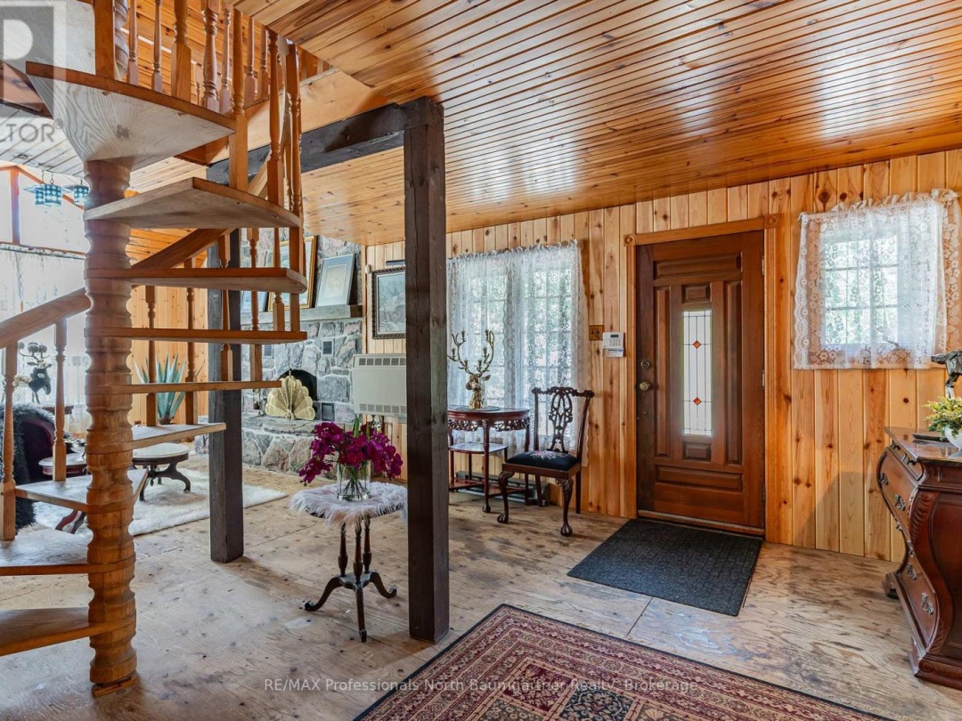 1065 Cloverleaf Road, Kennisis Lake