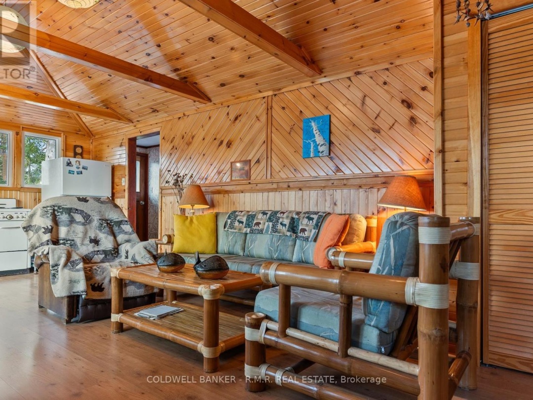 701 ISLAND 7, Crystal Lake