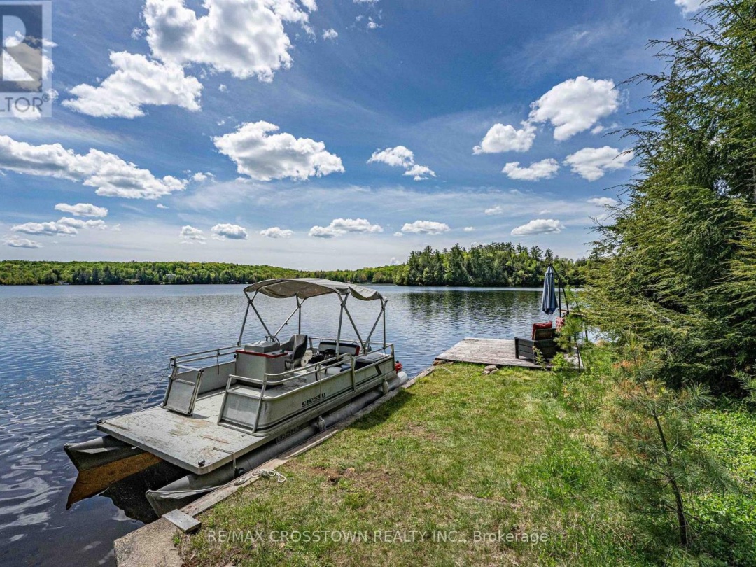 228 Macbeth Island, Wood Lake