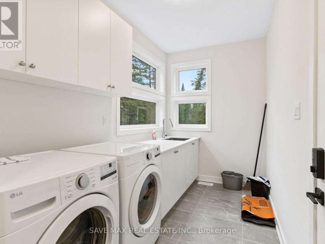 1049 GREENSVIEW DRIVE, 