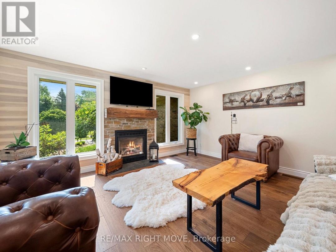 1948 CARRIAGE COURT, 