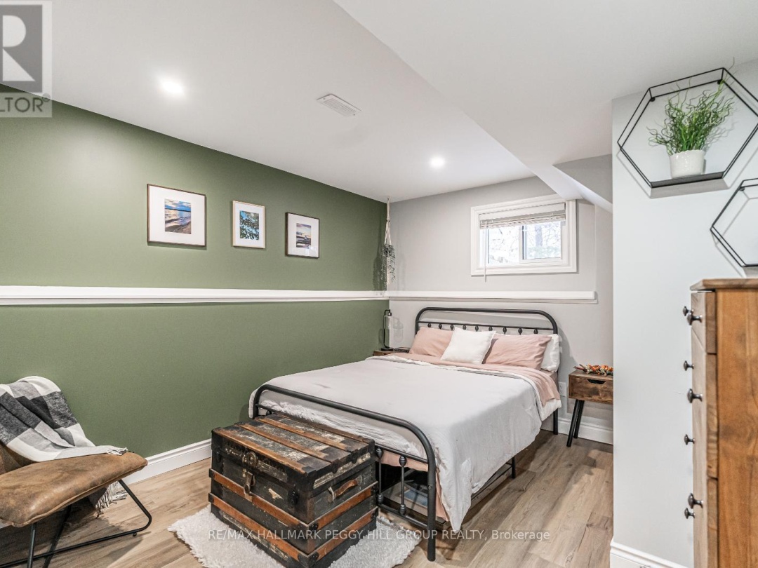 285 WARMINSTER SIDEROAD, 