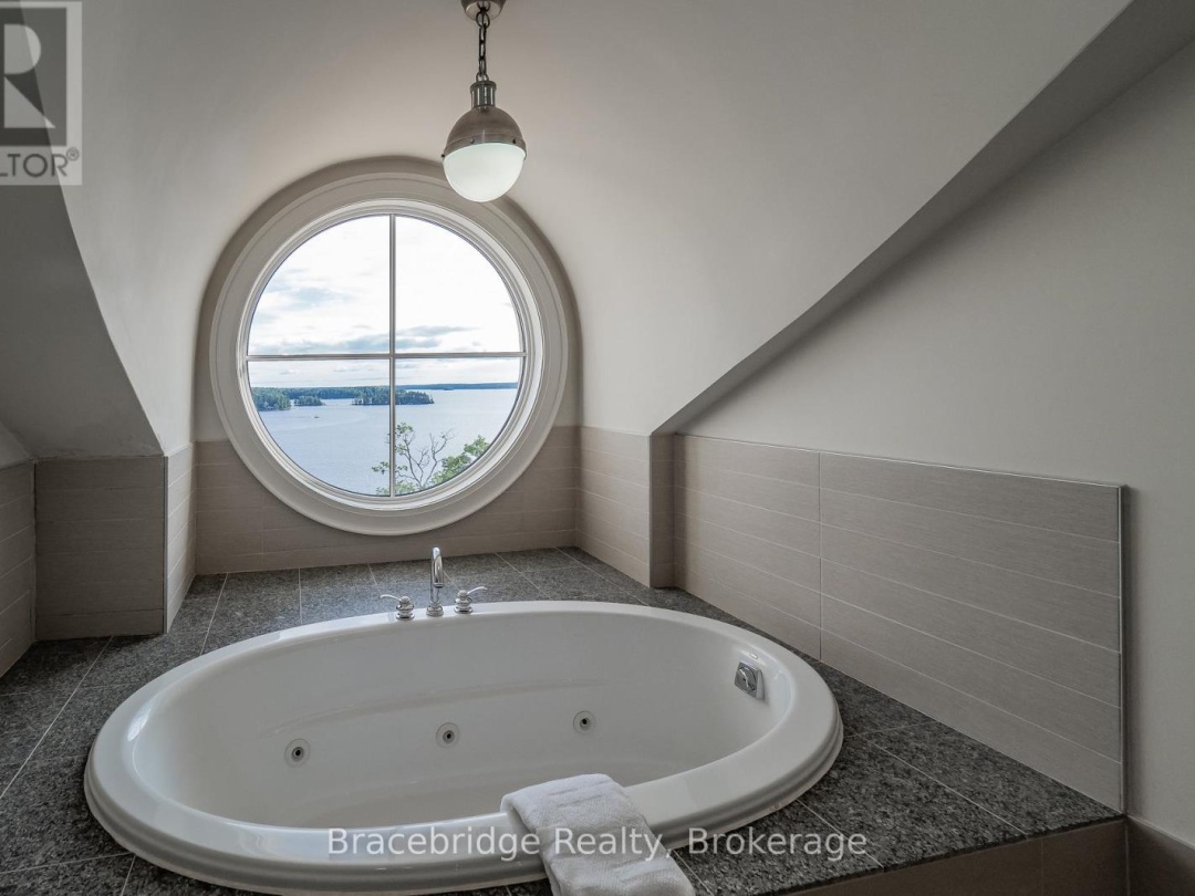 1869 MUSKOKA RD 118 W HIGHWAY, 