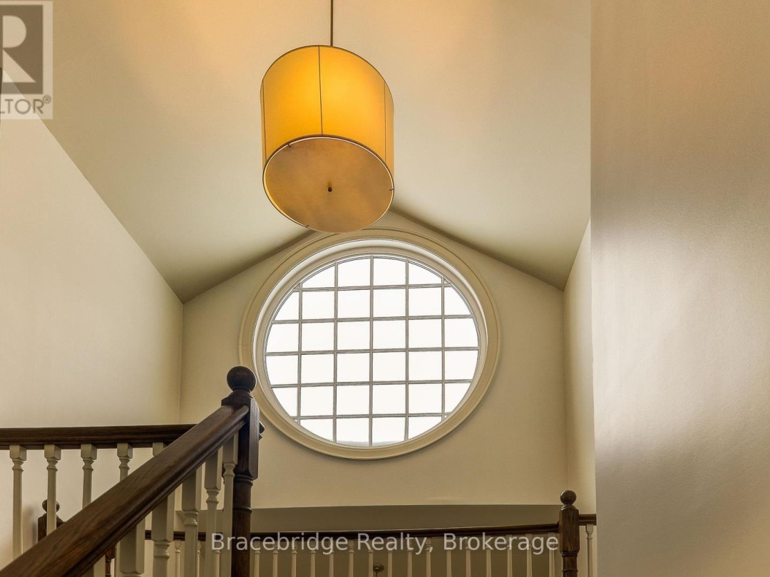 1869 MUSKOKA RD 118 W HIGHWAY, 