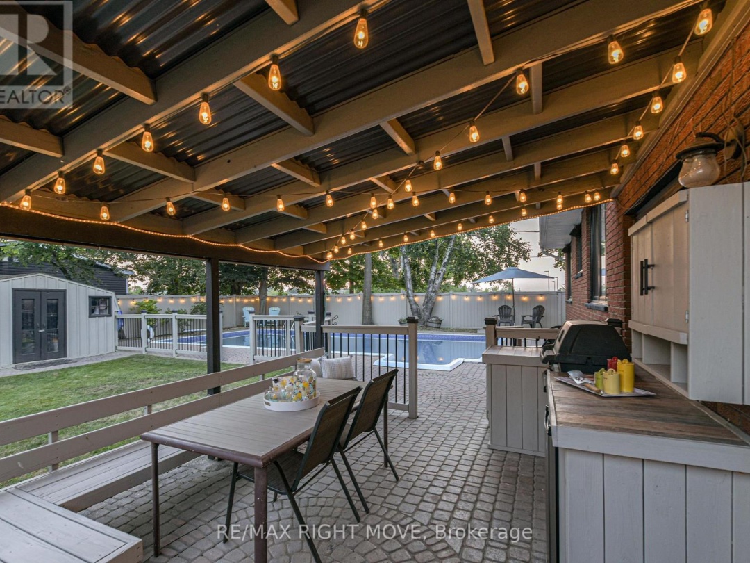 457 PETER STREET N, 