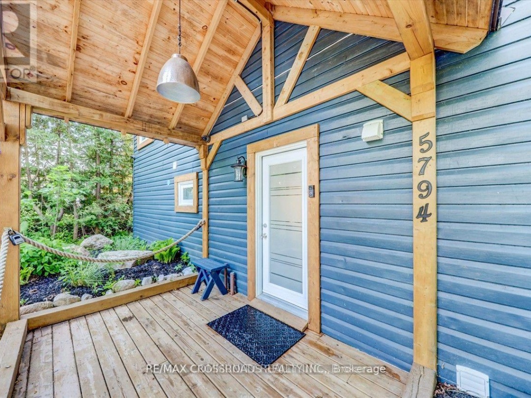5794 Victoria Park Road, 