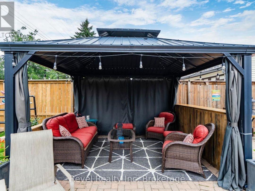 10 JAMIESON CRESCENT, 