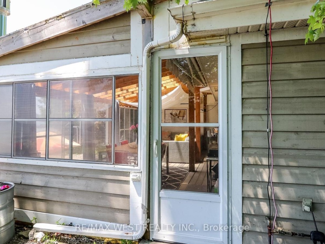 3756 GLENREST DRIVE, 