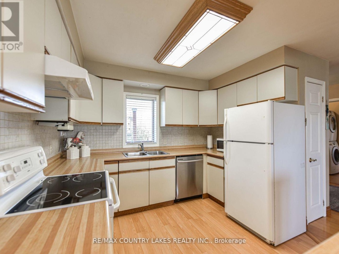 2102 LAKESHORE DRIVE, Lake Simcoe