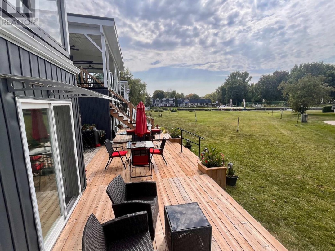 UNIT 2 - 3 PARADISE BOULEVARD W, 
