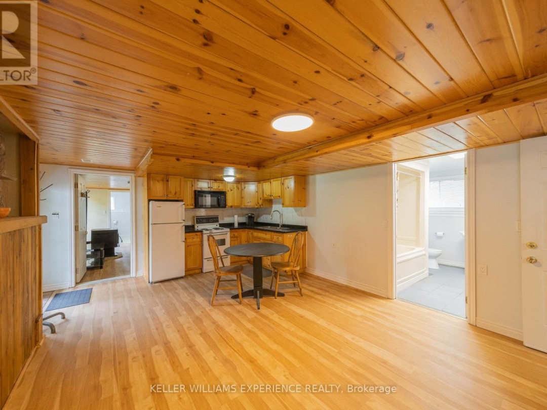1936 Peninsula Point Road, Sparrow Lake