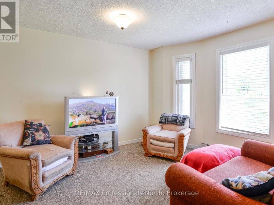 303C 661 Cedar Lane, Bracebridge (Macaulay)