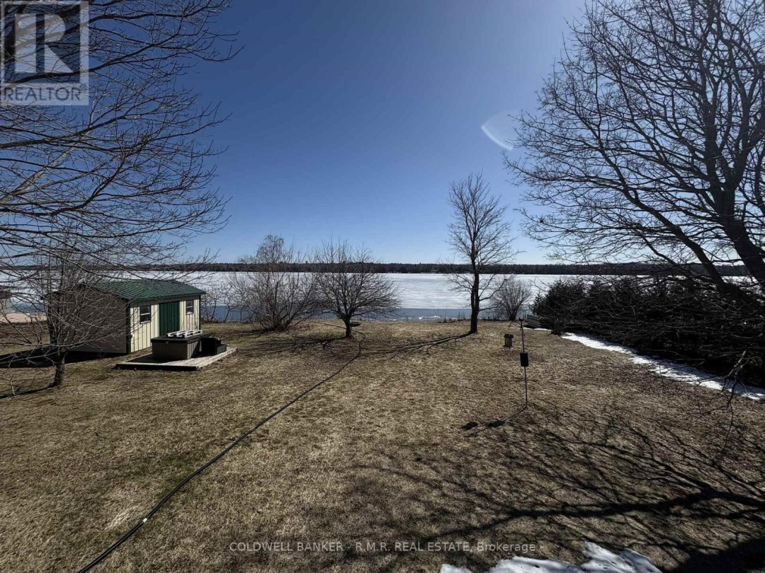 84 Pinewood Boulevard, Canal Lake