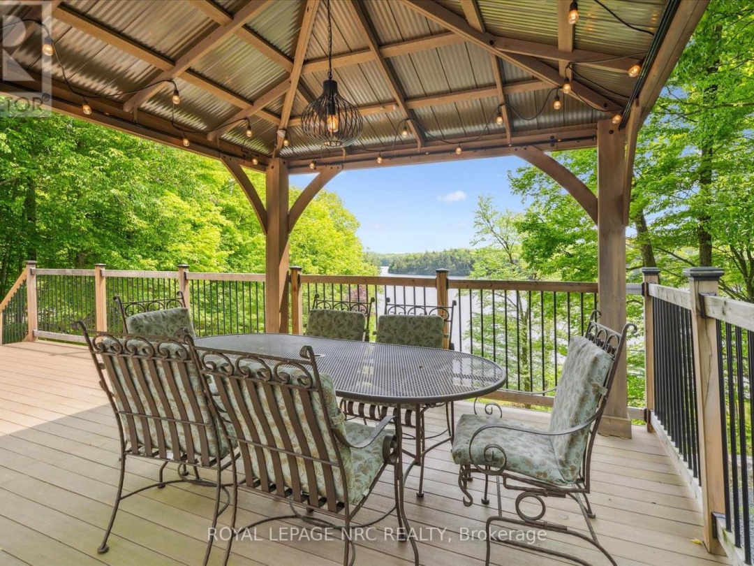 283 Salmon Lake Road N, Salmon Lake