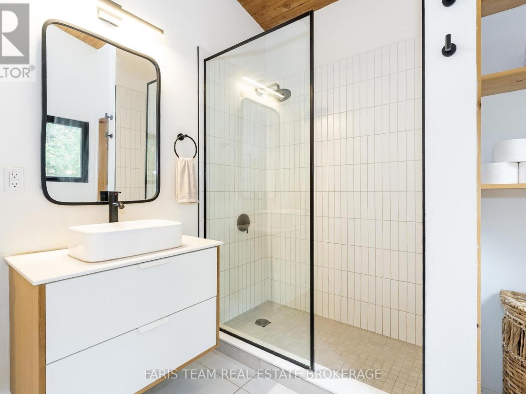 7475 ISLAND CRESCENT, 