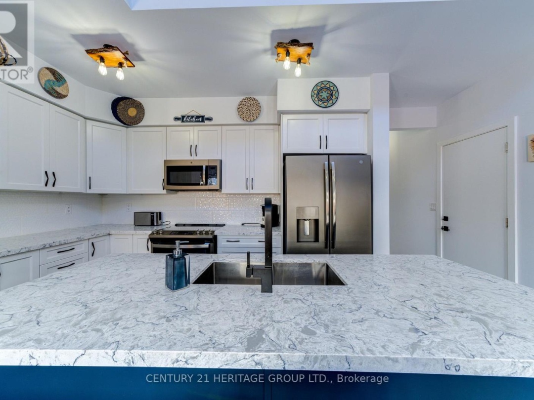 44 RUBY CRESCENT, Lake Simcoe