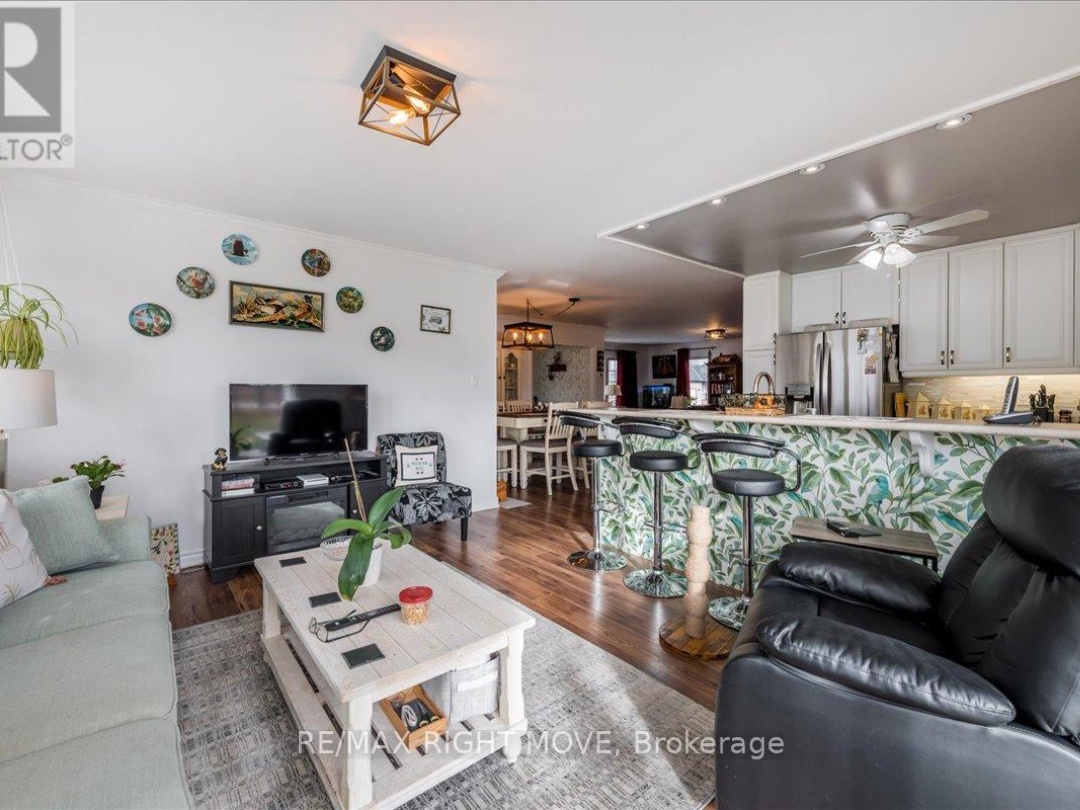 1 SINCLAIR CRESCENT, 