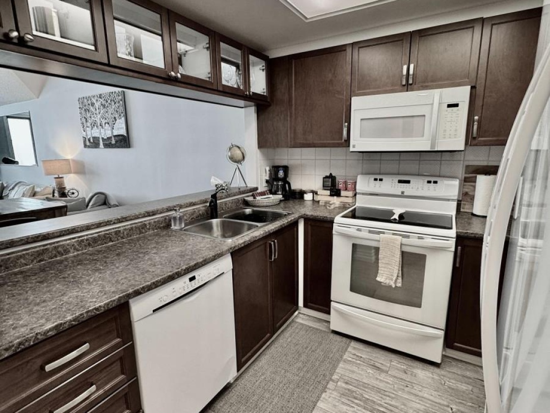 231 Hilltop Grandview Drive, Fairy Lake