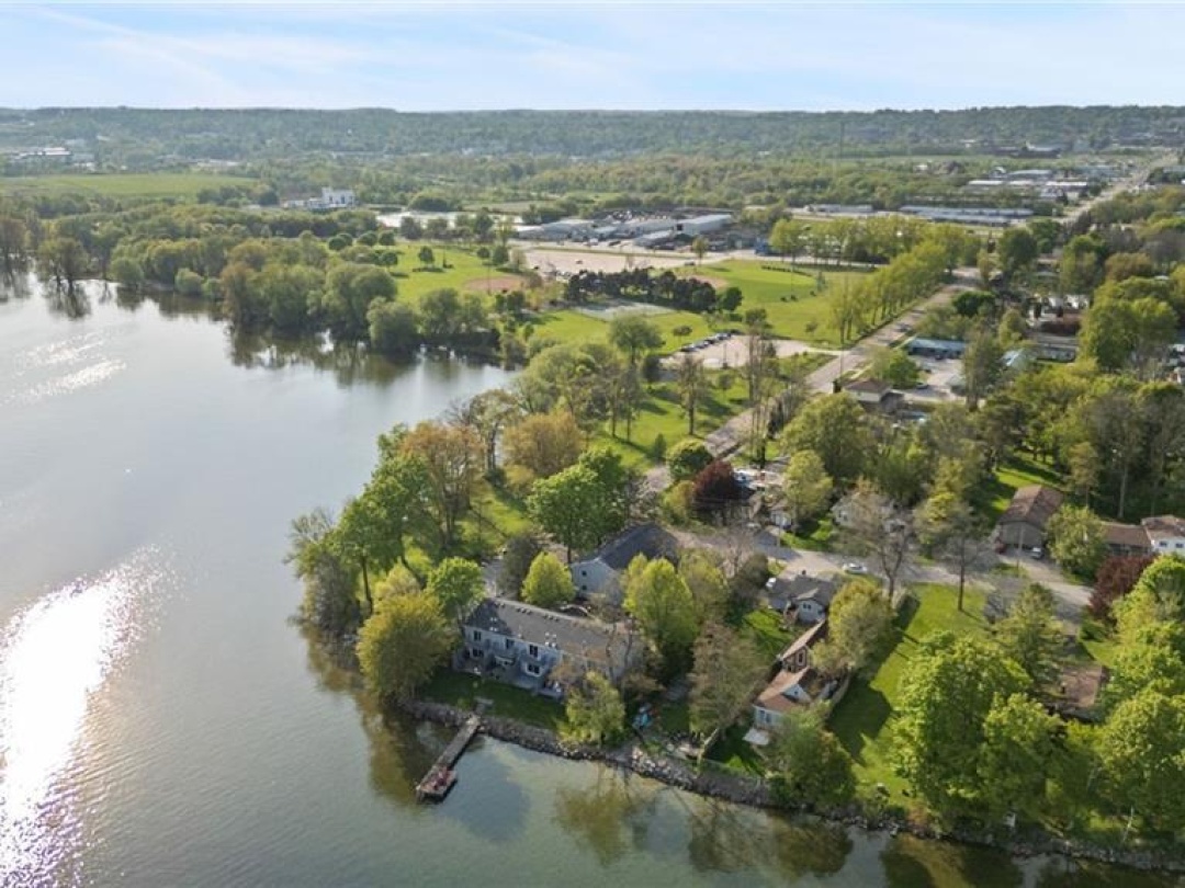 1 Olive Crescent Unit# 4, Lake Simcoe