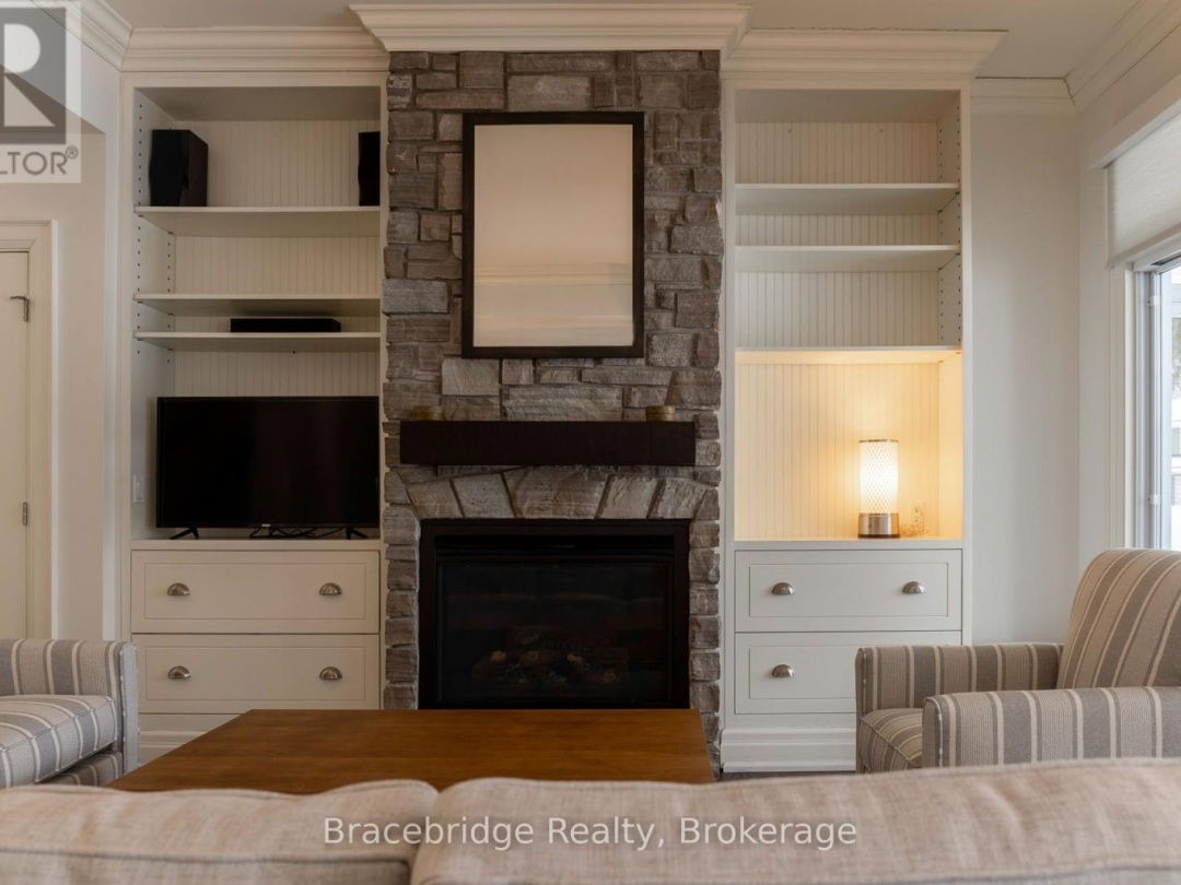 G104-D2 - 1869 MUSKOKA ROAD 118 HIGHWAY W, 
