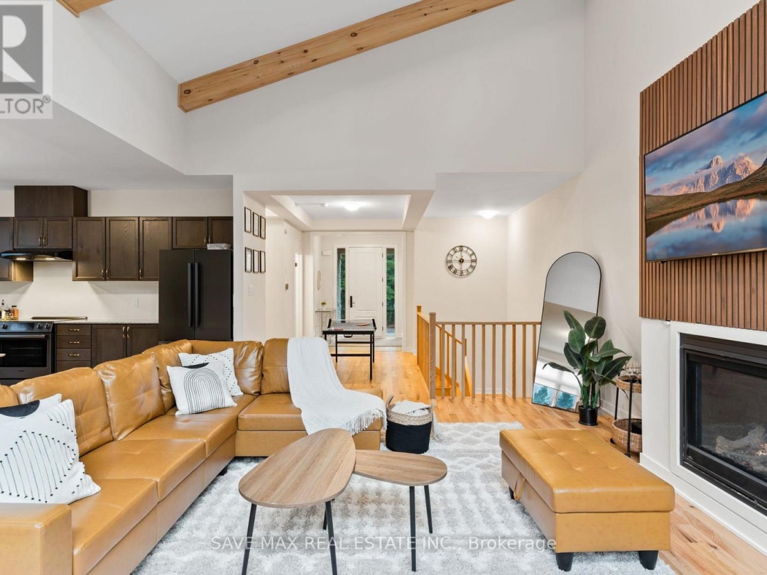 1049 GREENSVIEW DRIVE, 