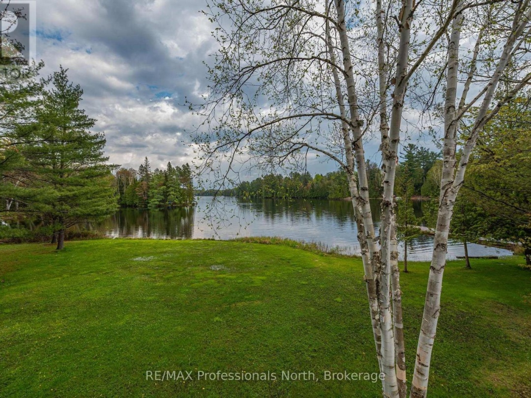 1070 Glamorgan Road E, Gooderham Lake