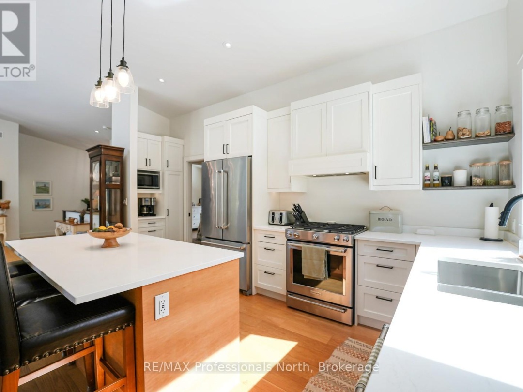 1086 STOTHART CREEK ROAD, 