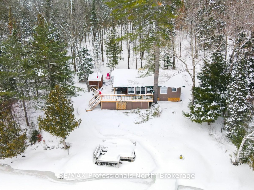 1027 DOW TRAIL, Haliburton Lake