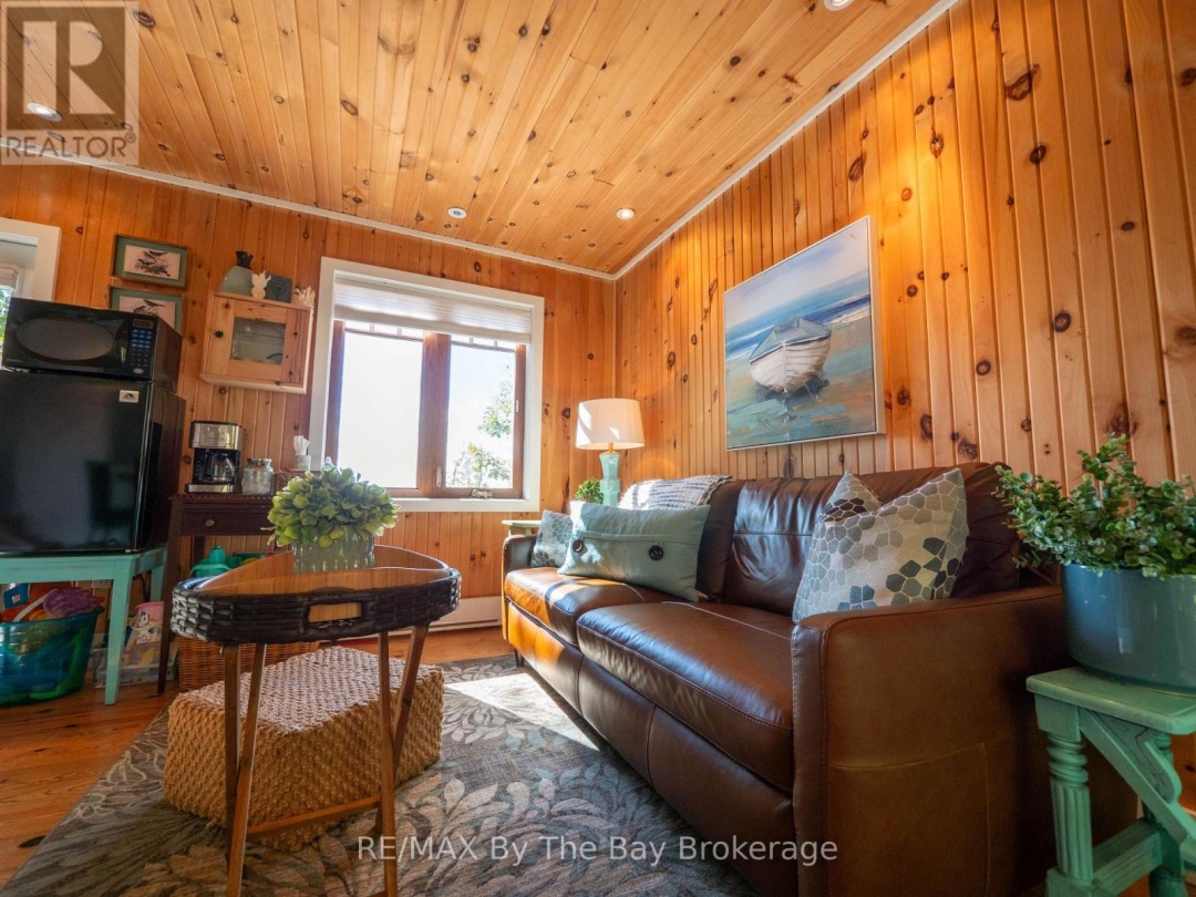 4476 ISLAND 1040/LITTLE BEAUSOLEIL ISLAND, 