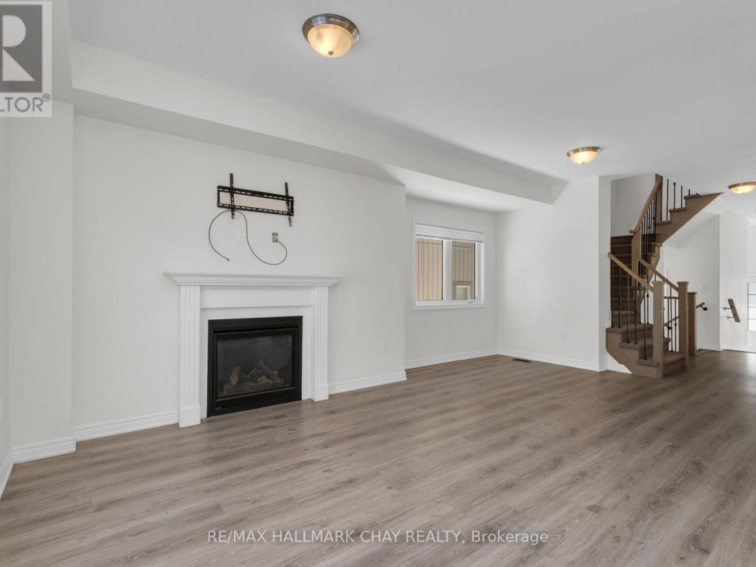 24 CHURCHLEA MEWS, Orillia