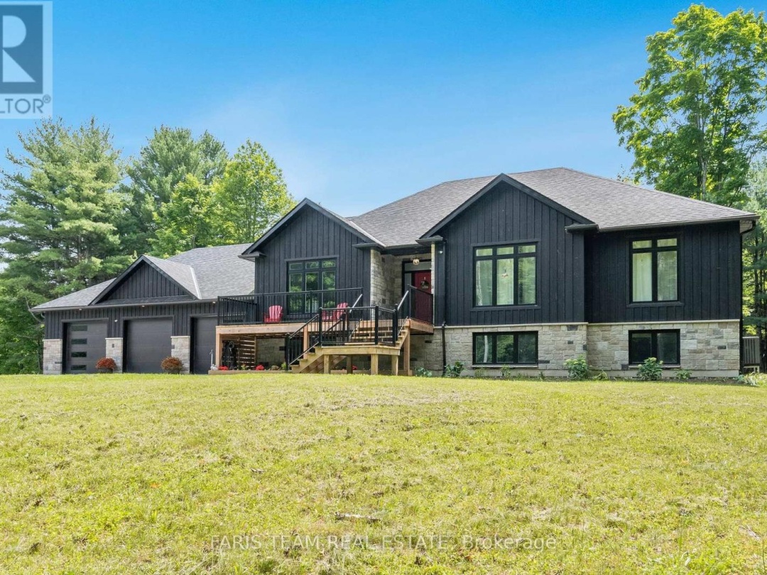 151 Mount Saint Louis Road E, Coldwater Lake