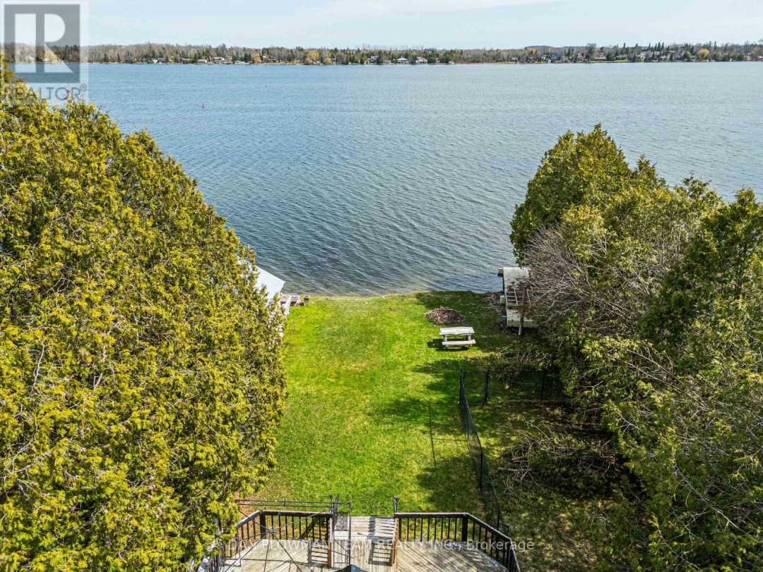 32 Beach Road, Lake Scugog