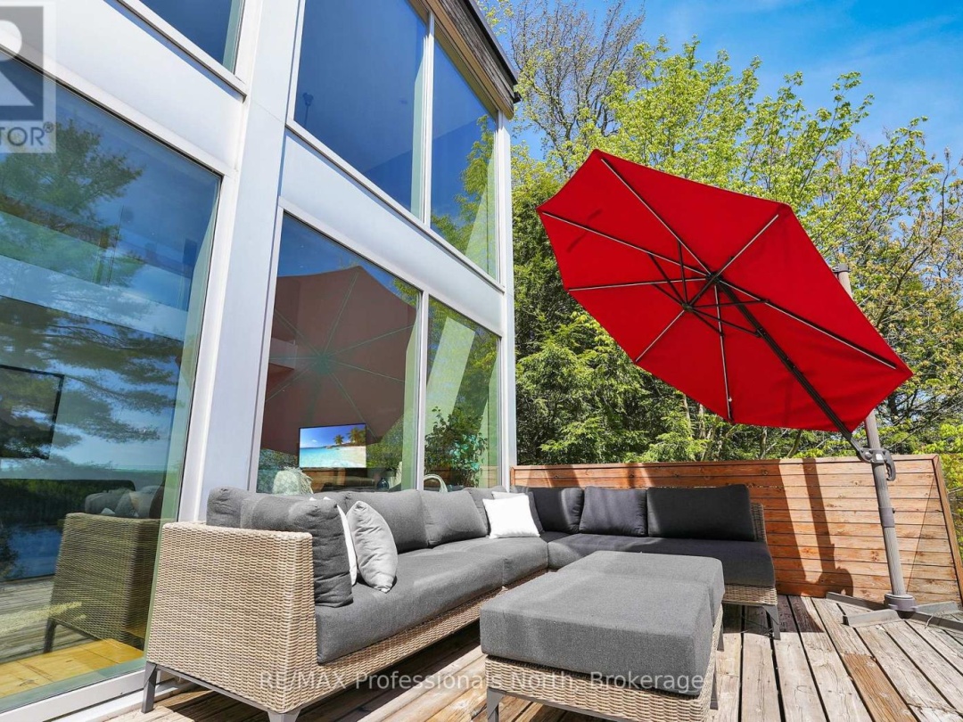 1004 Lipton Drive, Kennisis Lake