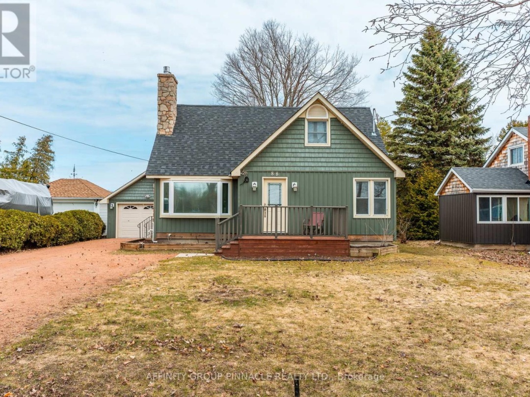 88 Simcoe Street, Lake Simcoe