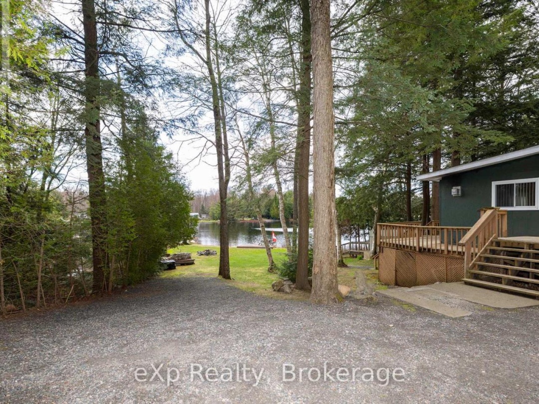 36 Roberts Lake Road E, Roberts Lake