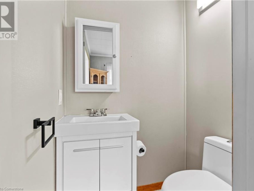 2703 LAKESIDE Drive, 