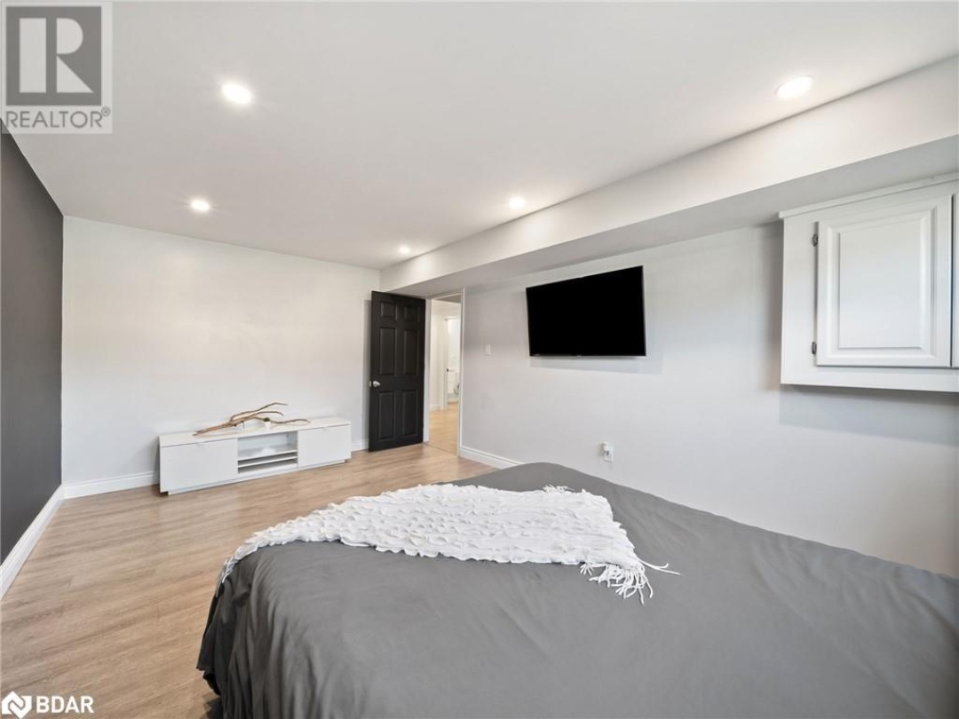 2 CHESTNUT Place, 