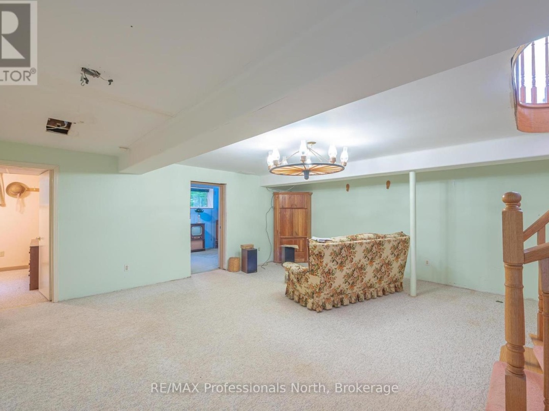 1015 BLACKBERRY LANE, 