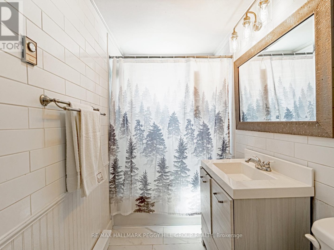 7229 Davy Drive, Black Lake