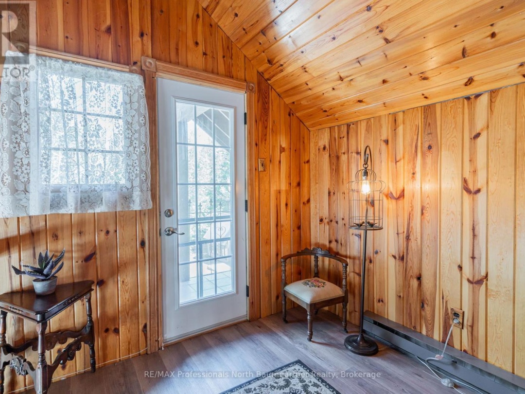 1065 Cloverleaf Road, Kennisis Lake
