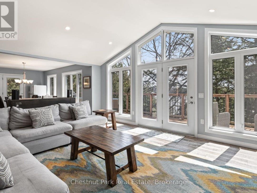 5989 KENNISIS LAKE ROAD, Kennisis Lake