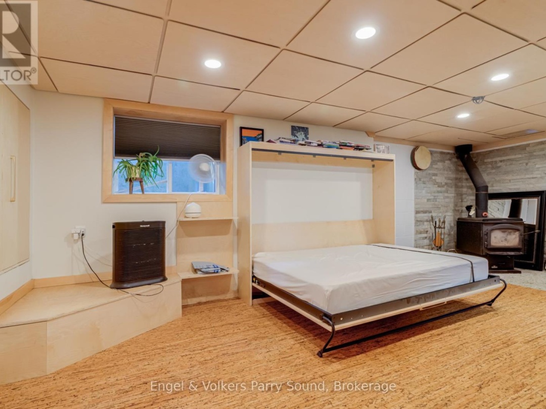 6 HARMONY LANE, 