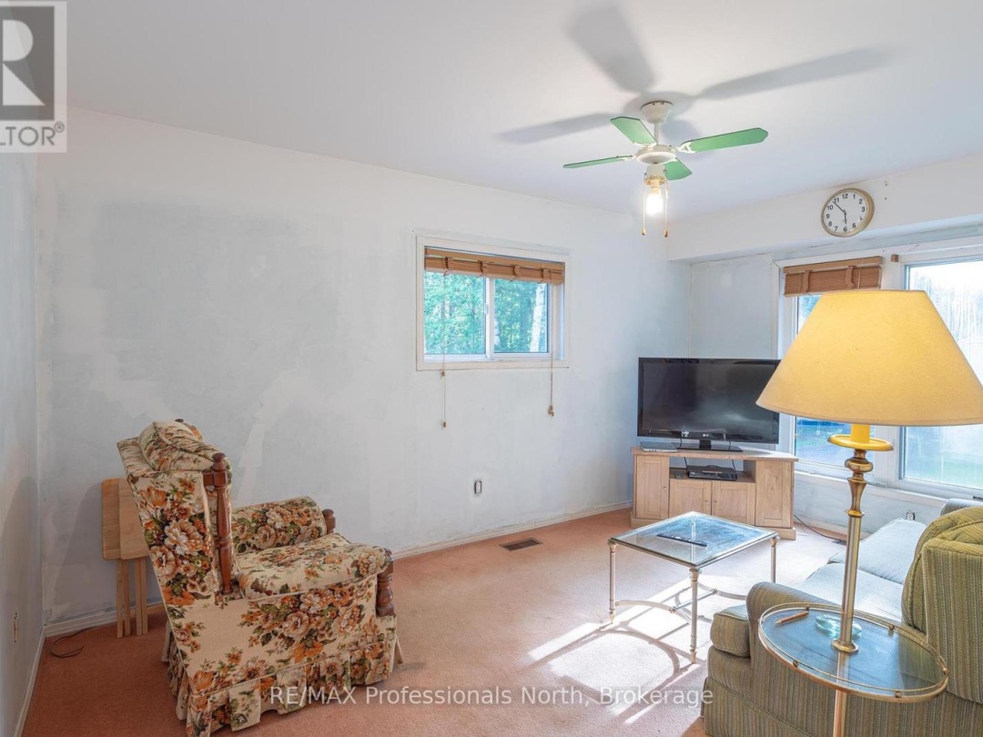 1015 BLACKBERRY LANE, 