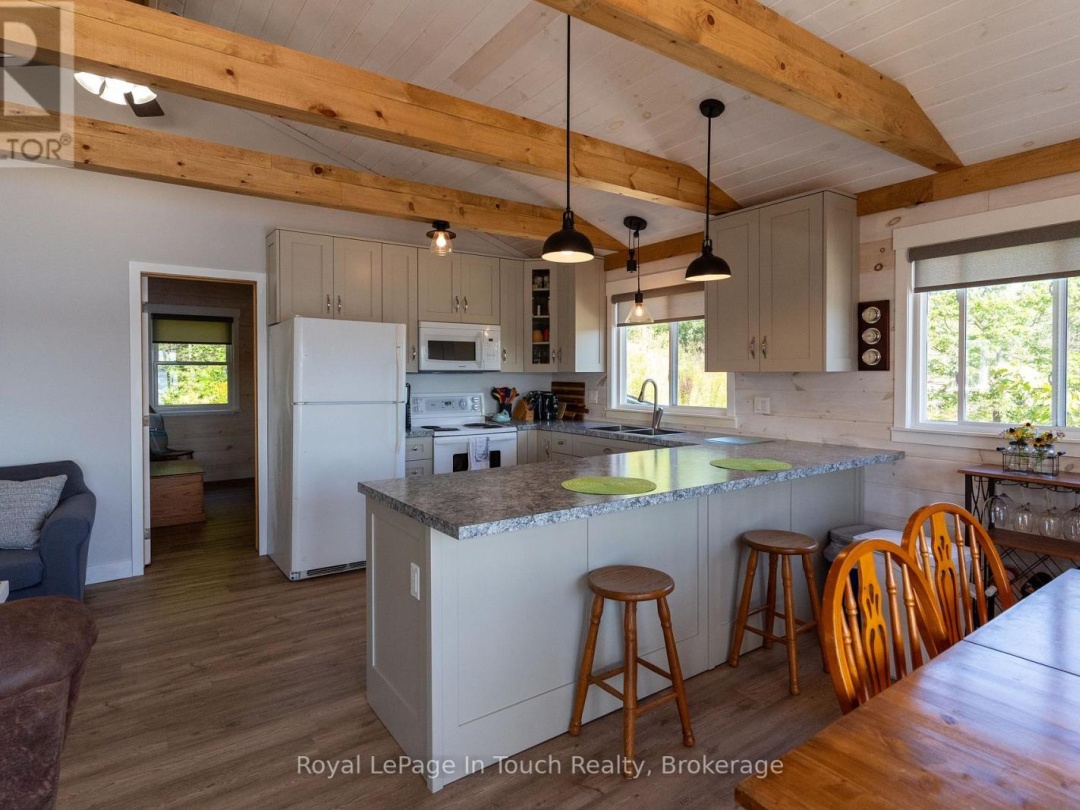 6980 ISLAND 1810, 