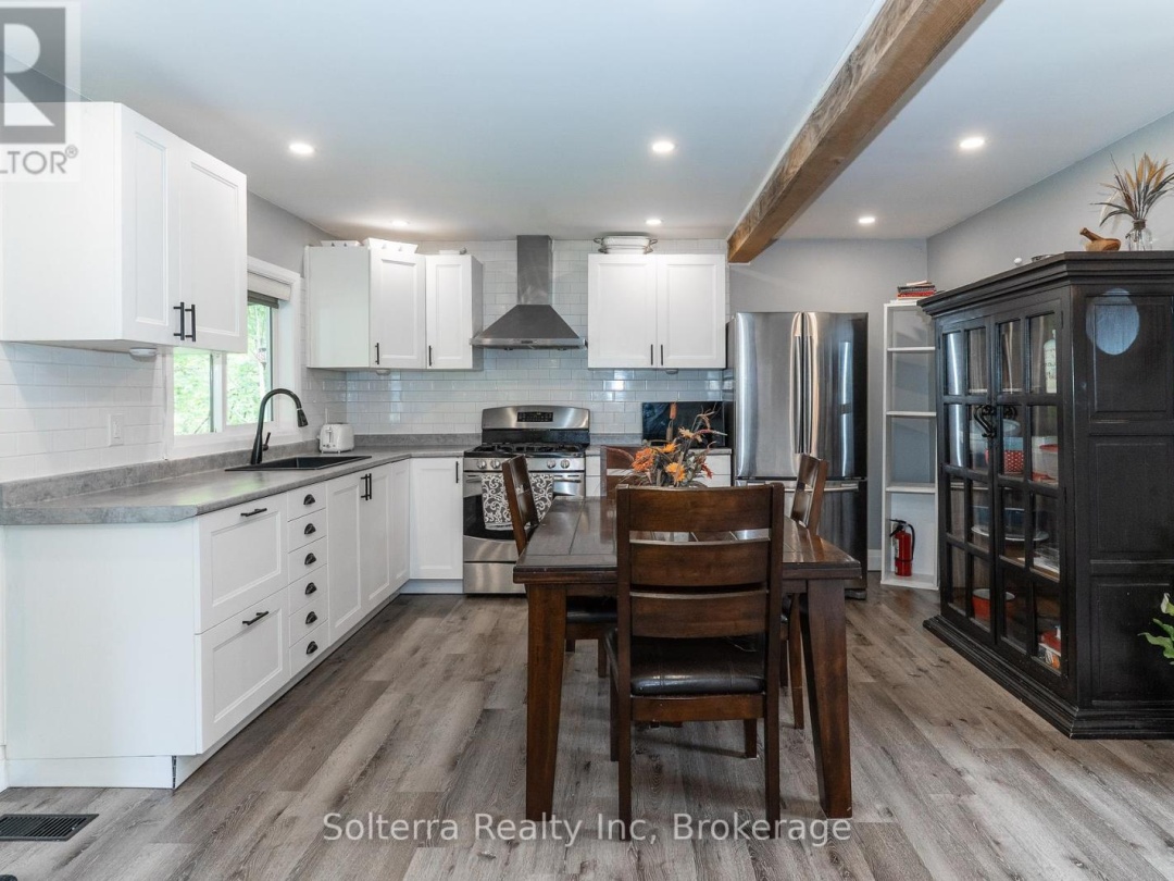 160 WAGNER ROAD W, 