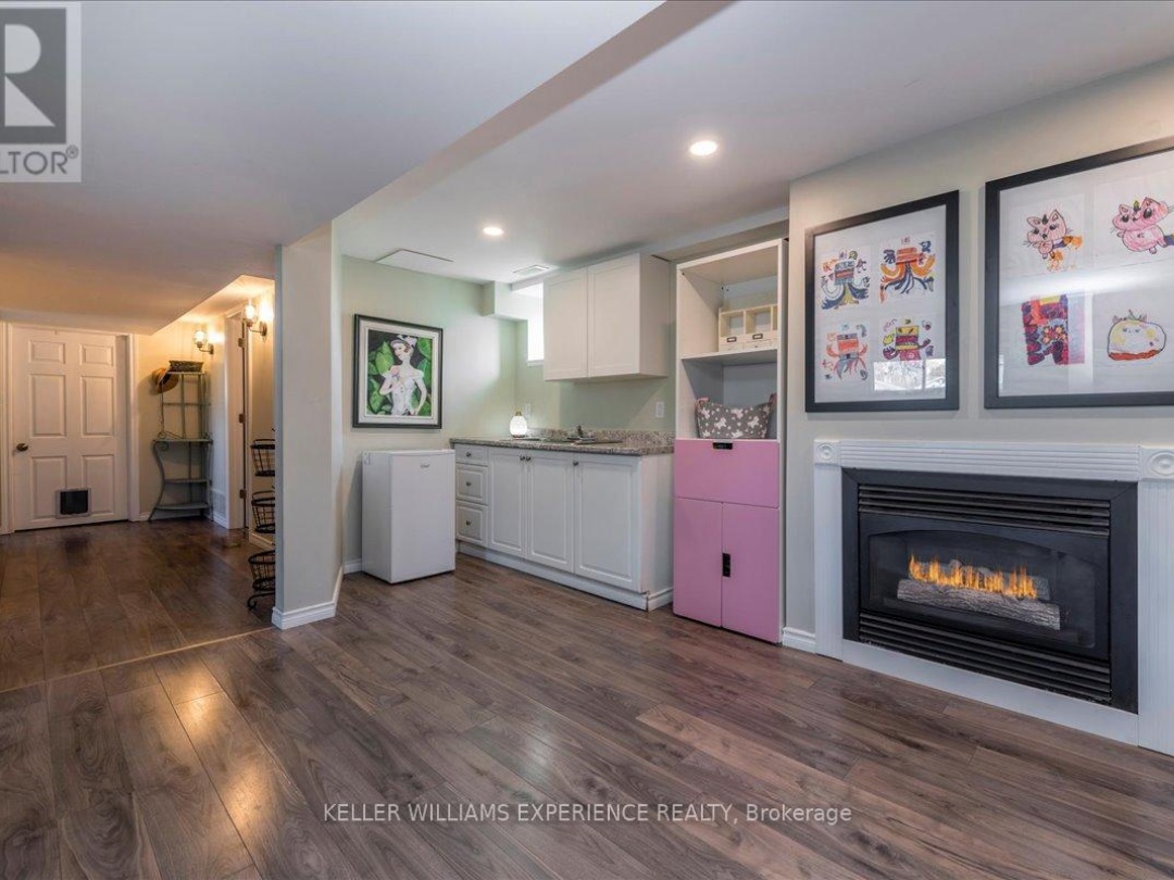 35 CHAMPLAIN CRESCENT, 